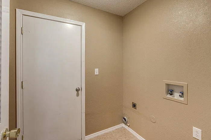 12233 Iverson Ct — Photo 14