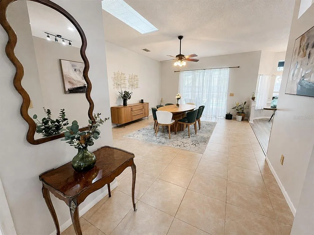 4 bed, 3.0 bath, 2399 sqft, $3,200 — Photo 2