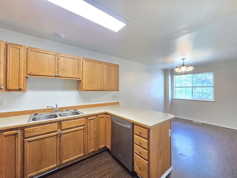 407 E 8th Ave — Photo 36