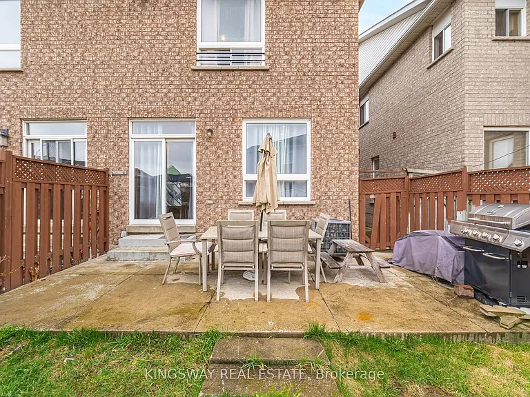 803 Khan Cres — Photo 38