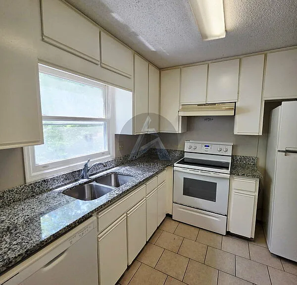 1495 Bentley Ln SE — Photo 6