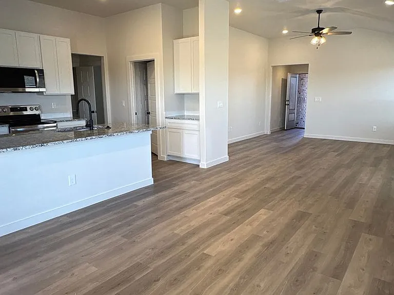 2176 Langford Ave — Photo 6