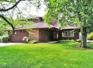 921 McDiarmid Ln, Grand Ledge, MI 48837