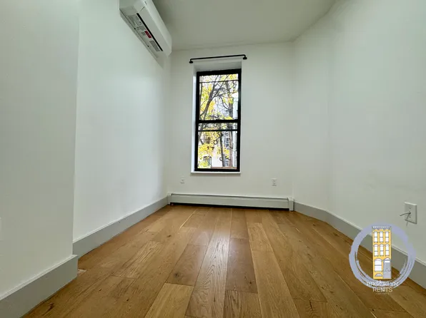 481 Chauncey Street image 16 of 28