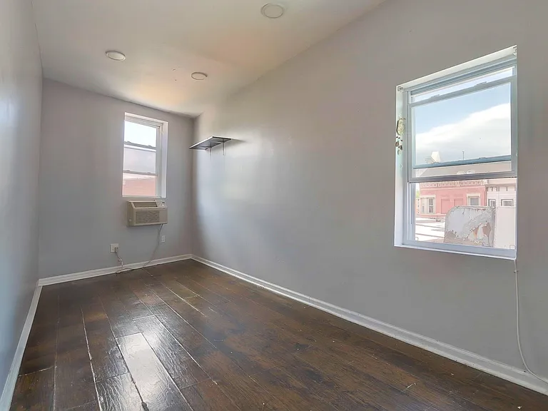 730 Bergen Ave #4 — Photo 11