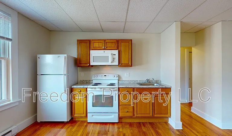 242 N Main St — Photo 4