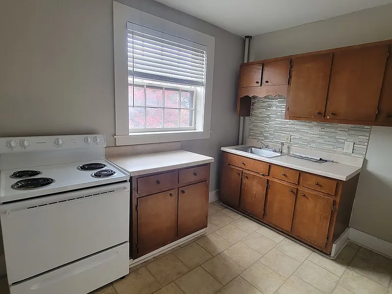 120 Lincoln St NE — Photo 18
