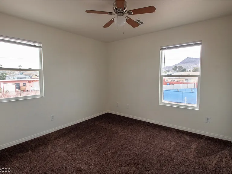 119 W Victory Rd — Photo 22