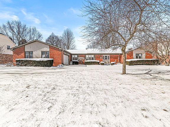 3rd image of 411 Oxford Dr