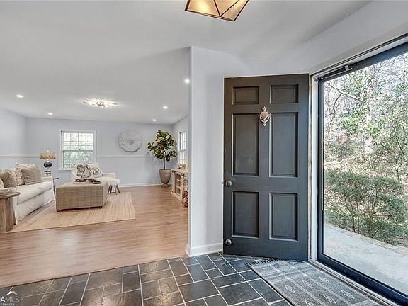 4th image of 3560 Embry Cir