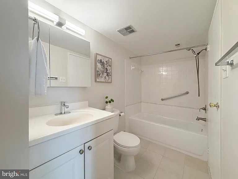 7401 Westlake Ter #610 — Photo 23