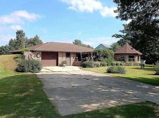 2680 252nd St, De Witt, IA 52742