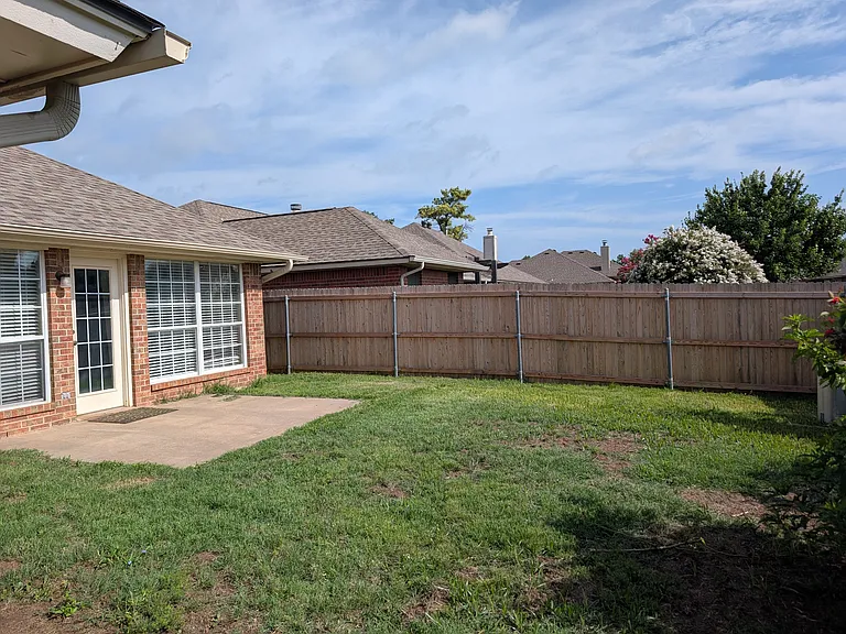 2813 Victoria Dr — Photo 23