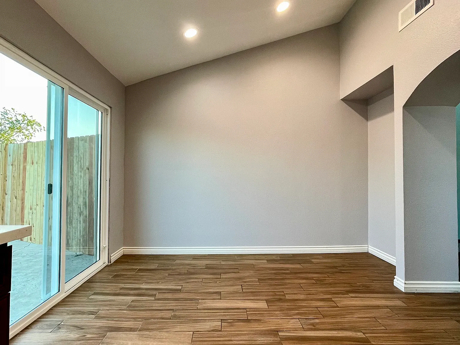3 bed, 1200 sqft, $2,500 — Photo 4