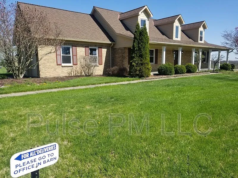 4 bed, 3.5 bath, 4000 sqft, $3,500 — Photo 2