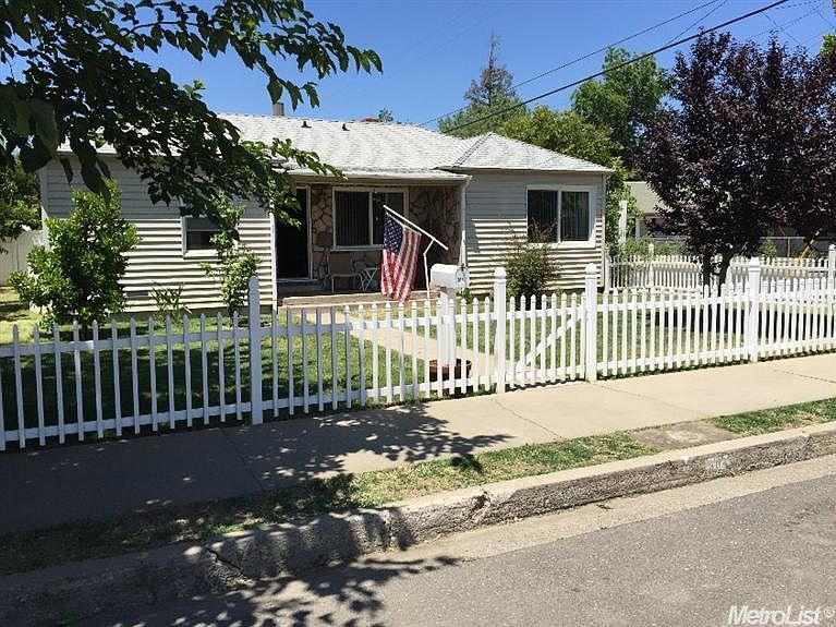 1st image of 304 W I St