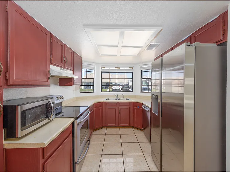 7351 W Oregon Ave — Photo 3