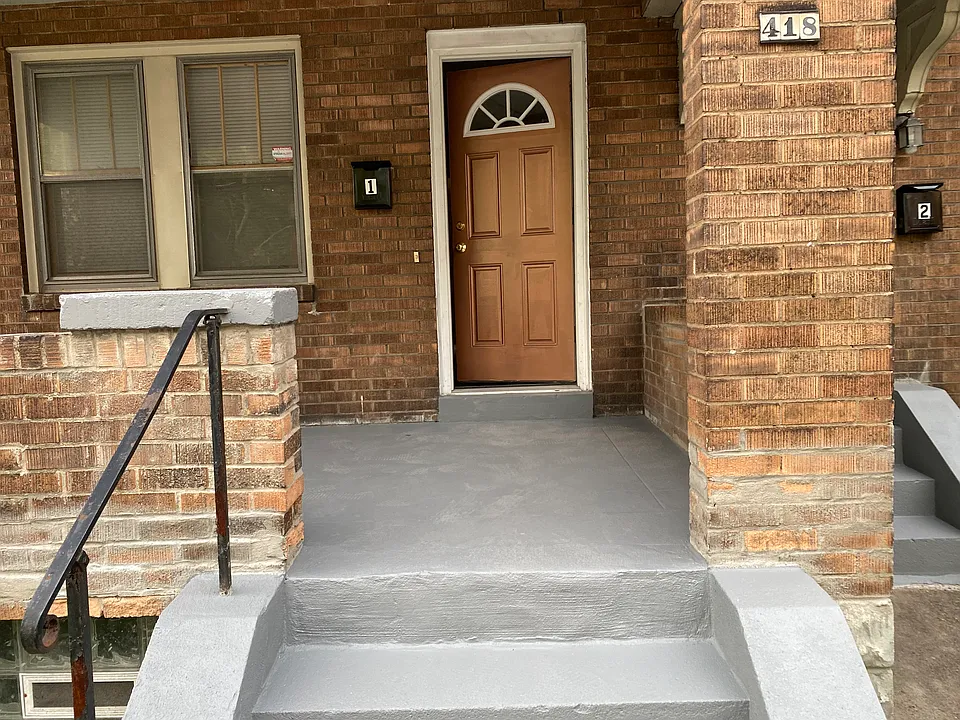 418 Peebles St #1