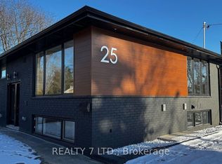 25 Templar Dr #4-09, Toronto, ON M9R 3C6