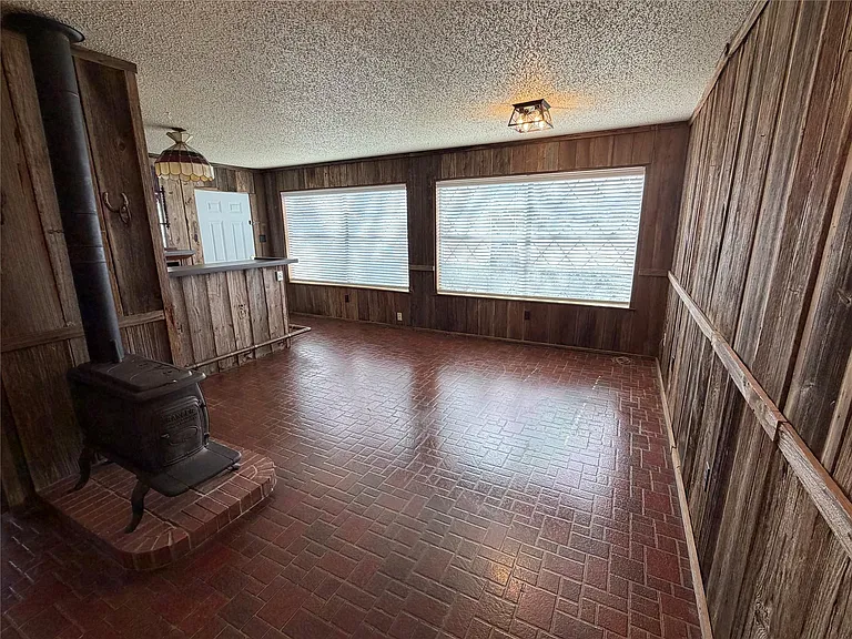 821 E Highway 199 — Photo 11