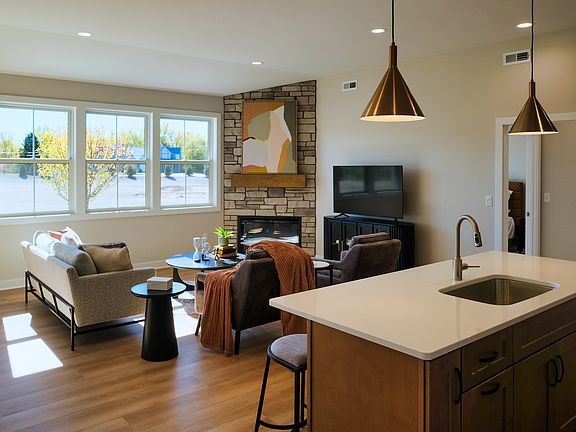 3rd image of 7 Willow Pointe Dr #7