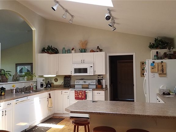 5th image of 55358 Bay Area Dr NE