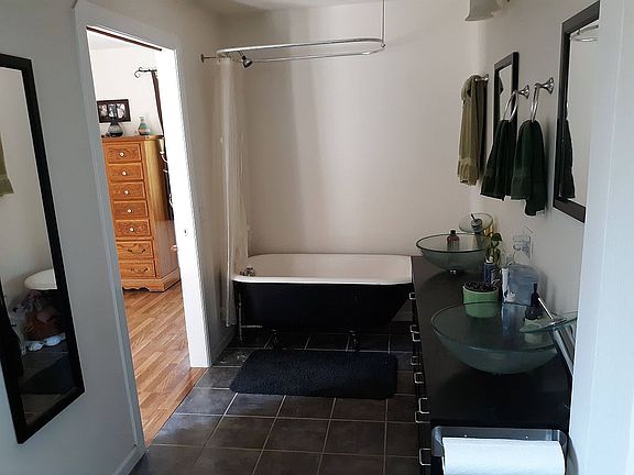 5th image of 25401 Lee St