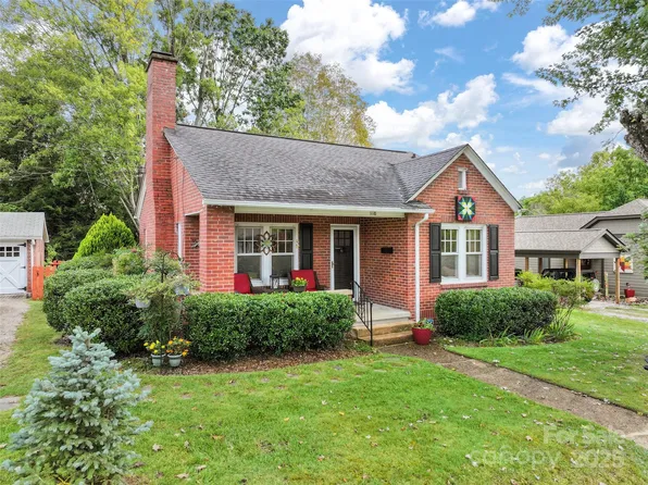 118 Maple St, Waynesville, NC 28786