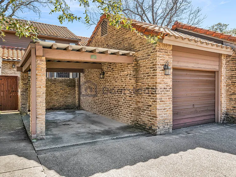 336 Melrose Dr #2C — Photo 2