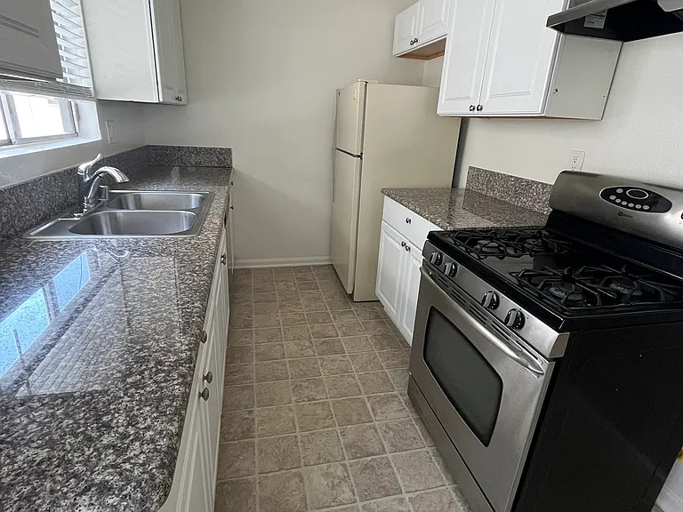 4520 Colbath Ave #9 — Photo 7