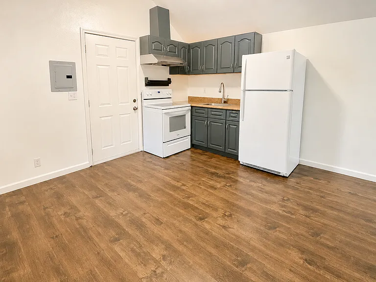 243 Miriam Street — Photo 3