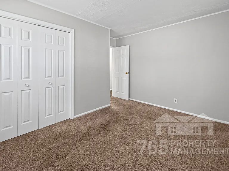 2533 Edgelea Dr — Photo 2
