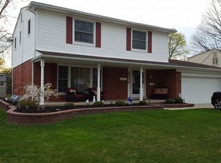 15577 Woodside St, Livonia, MI 48154