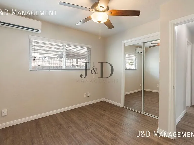 1430 Dubuque St — Photo 11