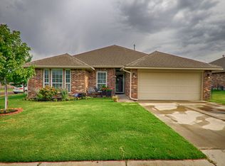 11237 NW 104th St, Yukon, OK 73099