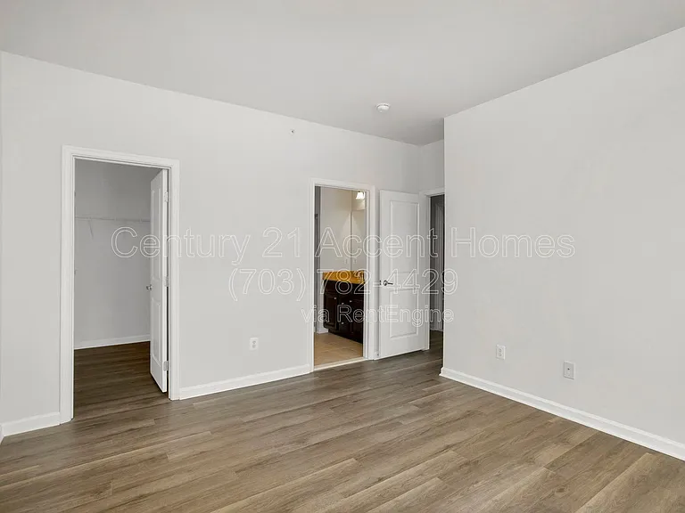 24676 Hutchinson Farm Dr — Photo 18