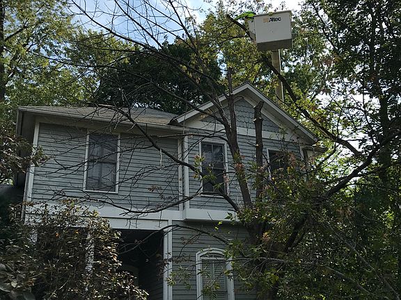 3rd image of 2507 Eastwood Ave