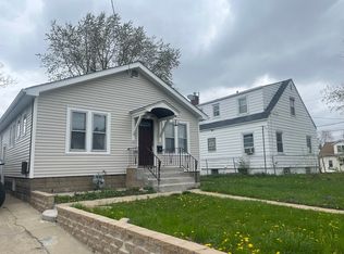 956 4th Ave, Aurora, IL 60505