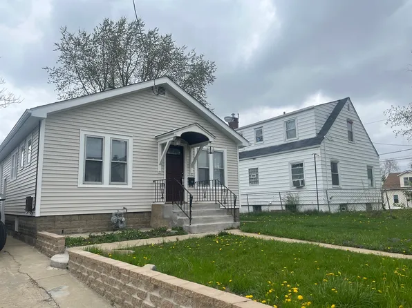956 4th Ave, Aurora, IL 60505