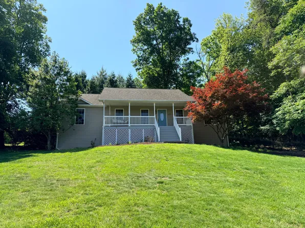 677 Deerfield Rd, Troutville, VA 24175