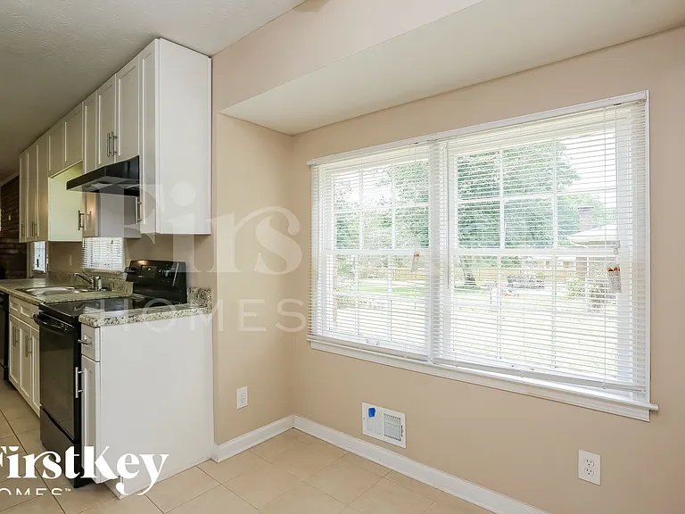 1348 Yates Ave — Photo 7