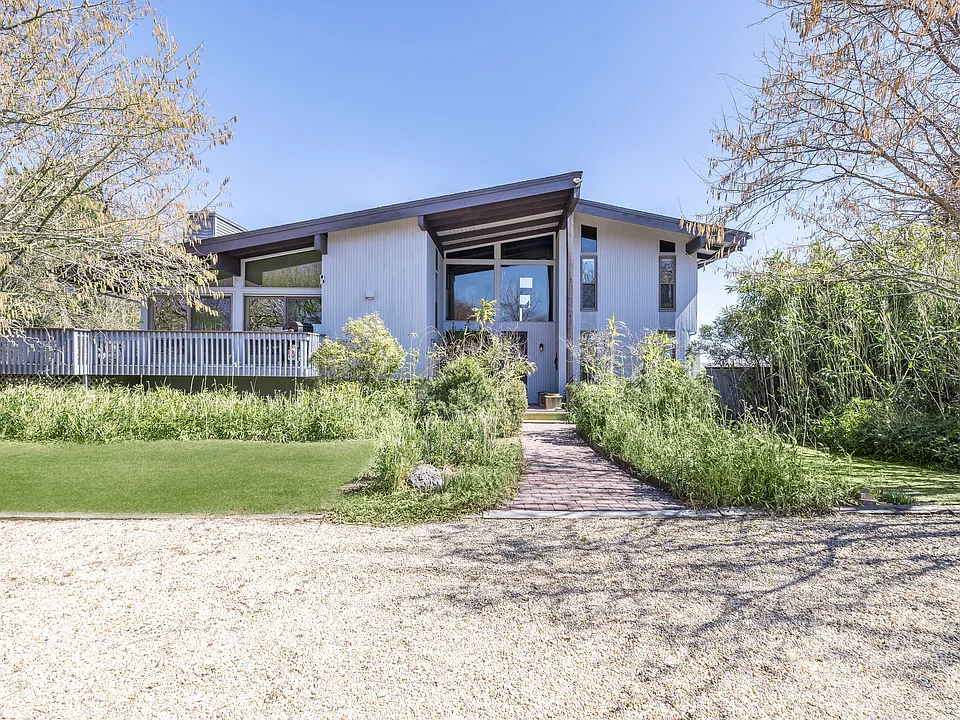 154 W Lake Dr