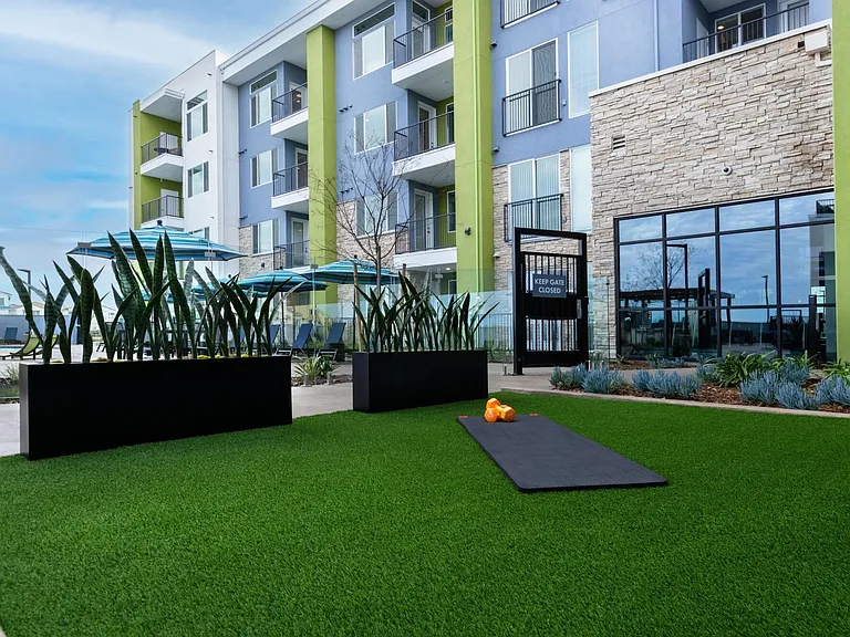 Zeta Apartments — Photo 9