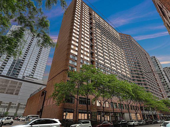 3rd image of 211 E Ohio St APT 1414