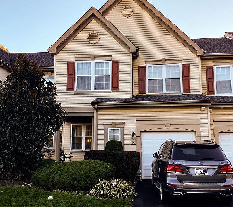 1st image of 102 Carrington Ct