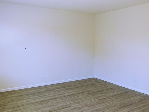 5th image of 2097 Malibu Pl
