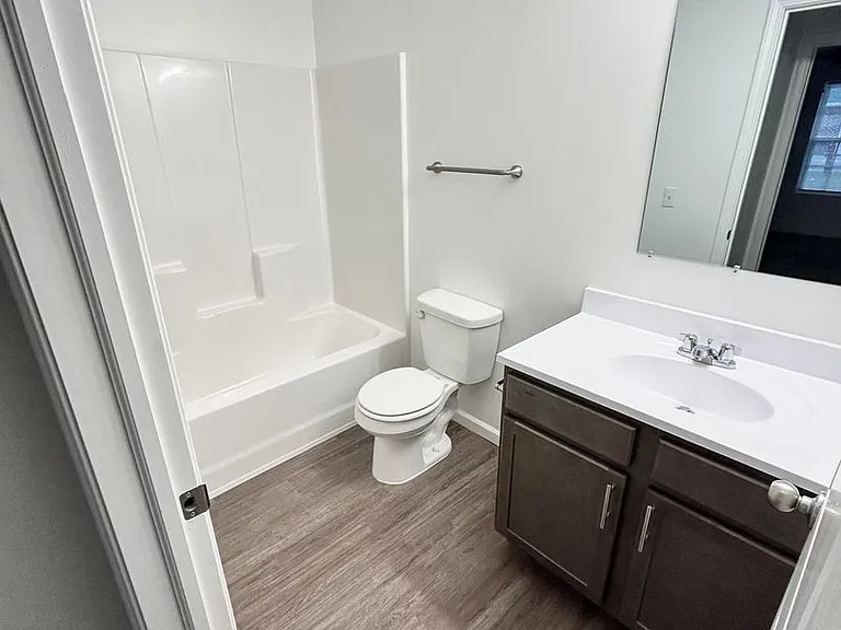 Sagamore Winds Apartments — Photo 80