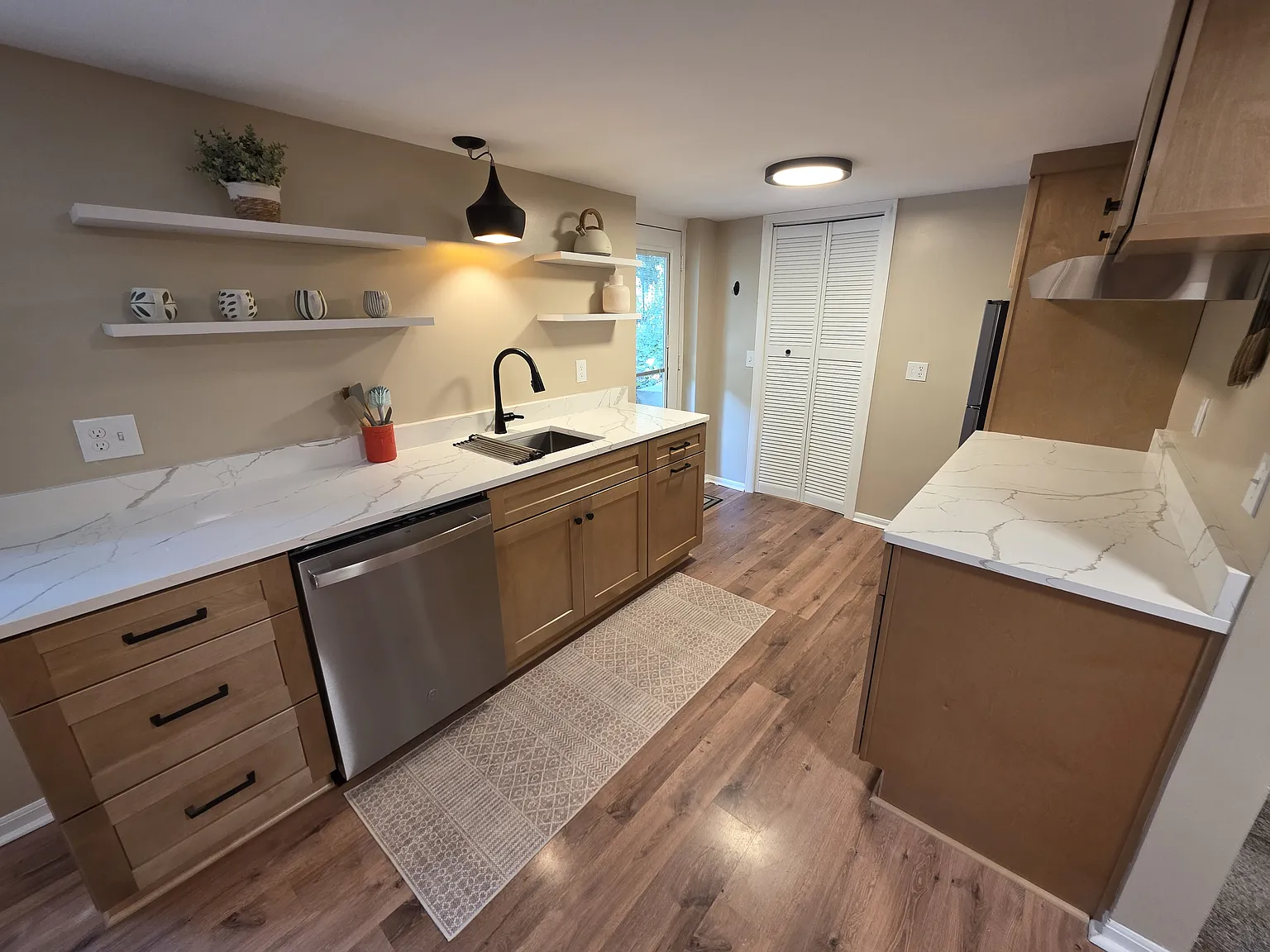 2 bed, $2,300 — Photo 2