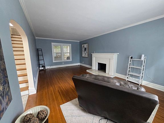 3rd image of 513 Foster Rd