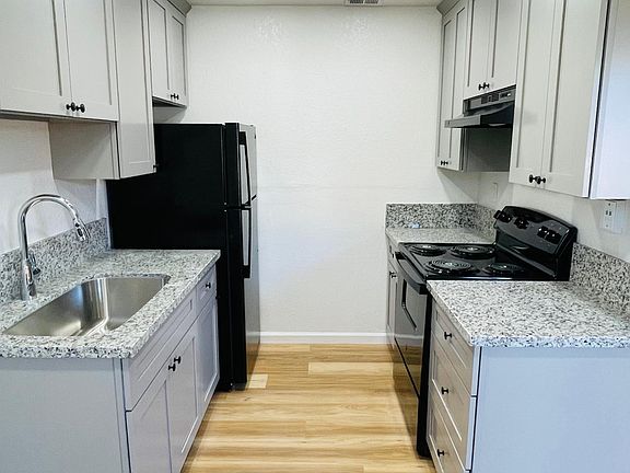 5th image of 158 W Carlton Way #107